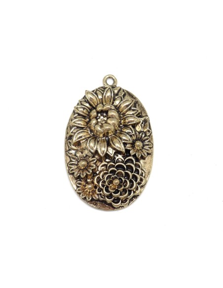 Pendentif ovale motig sculpté bouquet de fleur en métal doré pâle