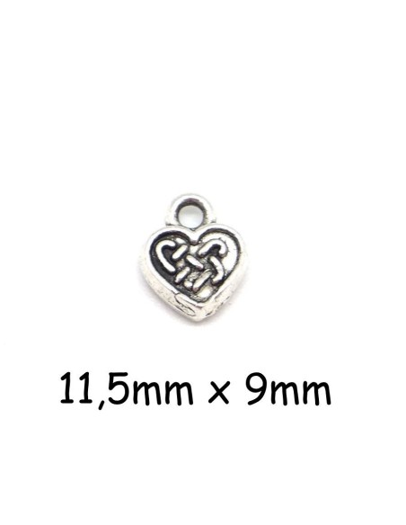 petite Breloque coeur en métal argenté gravé style ethnique, celtique
