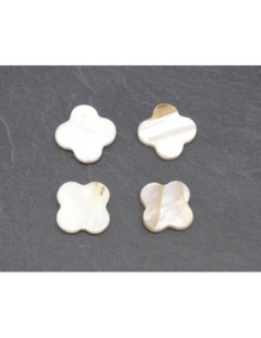 Perle fleur en nacre, croix de couleur ivoire nacré 13,5mm 2
