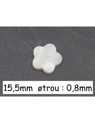 Perle fleur en nacre de couleur ivoire nacré 15mm