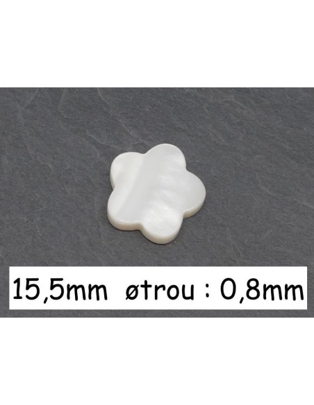 Perle fleur en nacre de couleur ivoire nacré 15mm