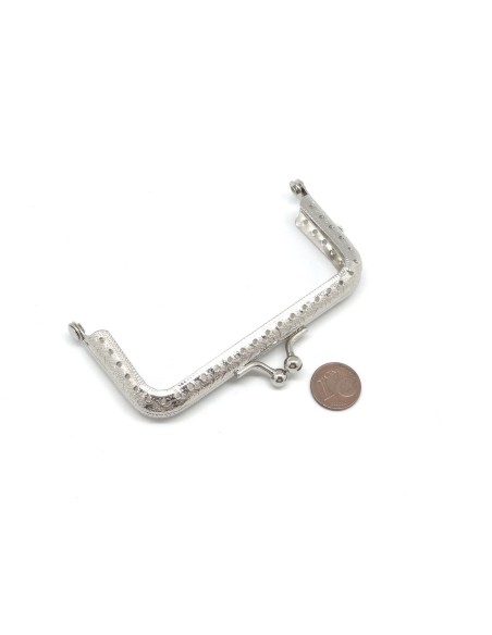 Fermoir claps porte monnaie en métal argenté travaillé 9cm avec attache sur un côté clic clac