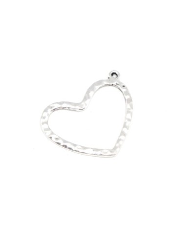 Breloque coeur évidé en métal argenté martelé 36mm