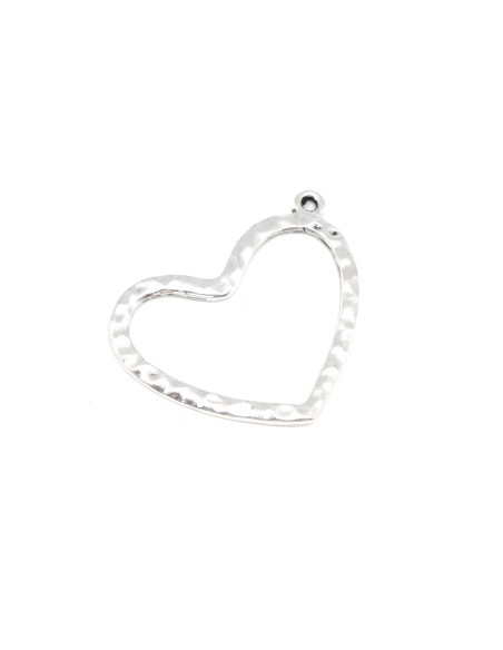 Breloque coeur évidé en métal argenté martelé 36mm