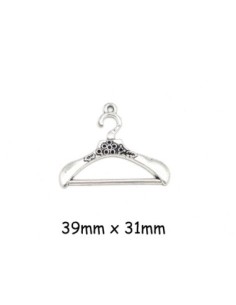 Breloque cintre en métal argenté thème couture 31mm x 39mm
