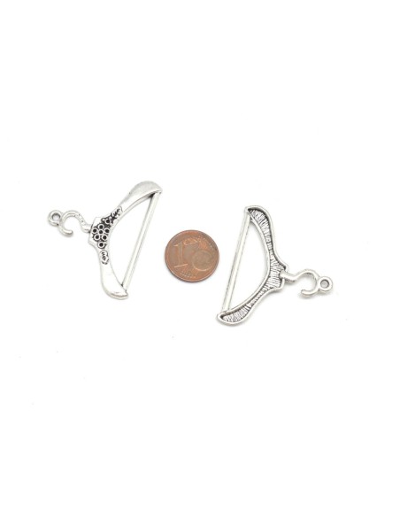 Pendentif cintre en métal argenté thème couture 31mm x 39mm