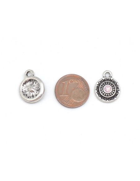 Charm rond en métal argenté avec strass rose pastel style ethnique
