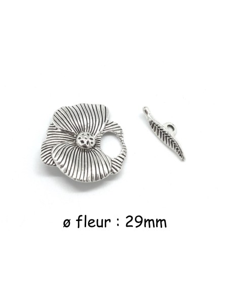 Fermoir crochet toggle fleur en métal argenté travaillé 29mm