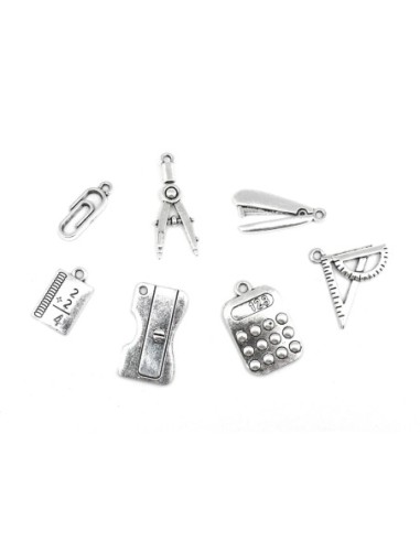 Charm en métal argenté sur le thème de l'école, calculatrice, équerre, taille crayon