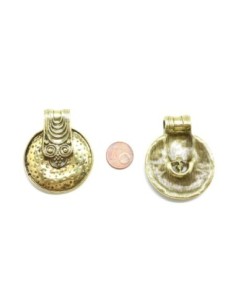Pendentif en métal de couleur doré pâle martelé style ethnique 50mmx 40mm 2