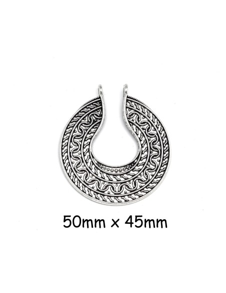 Pendentif arrondi en métal argenté travaillé style ethnique 50mm