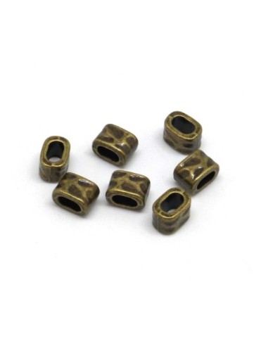 Perle passant pour lanière cuir de 5mm martelé en métal de couleur bronze