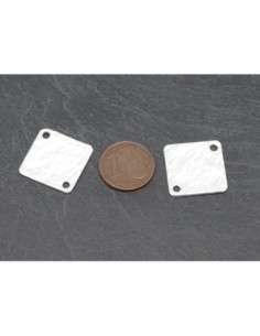 Perle connecteur carré en métal argenté martelé, en zamak 2