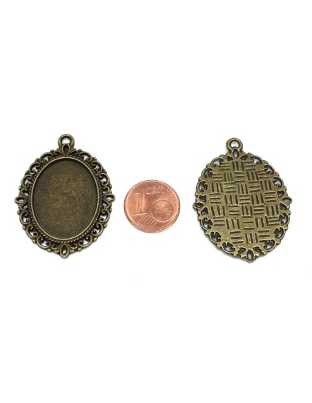 Pendentif ovale bronze en métal travaillé fresque pour cabochon de 25mmx18mm