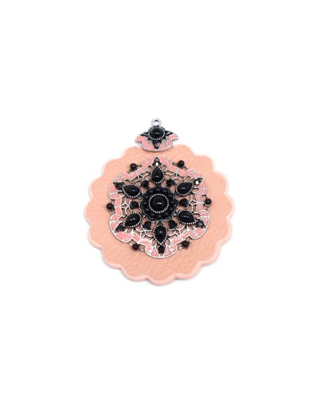 Pendentif baroque en simili cuir rose pastel et métal argenté orné de cabochons et strass noir