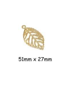 Pendentif feuille en métal doré ajouré