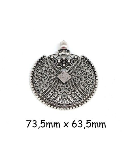 Grand Pendentif argenté style ethnique en métal travaillé filigrane