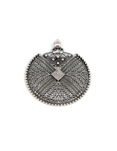 Pendentif argenté style ethnique en métal travaillé filigrane
