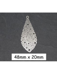 Pendentif losange en filigrane très fine, légère et très stylisé en métal argenté