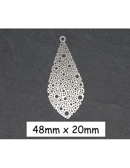 Pendentif losange en filigrane très fine, légère et très stylisé en métal argenté