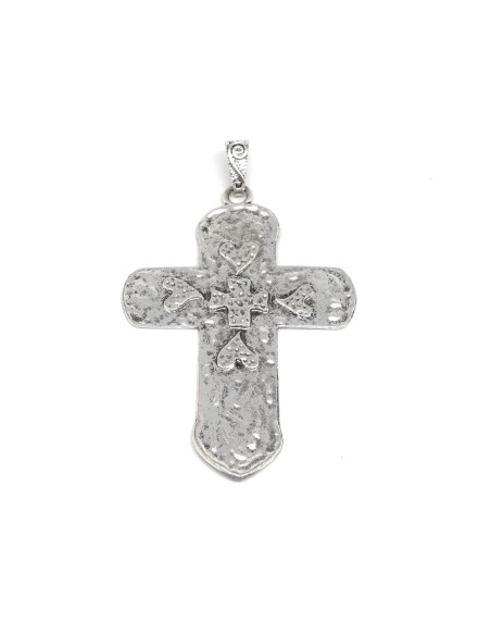 Grand pendentif croix en métal argenté martelé avec motif coeur, thème religion