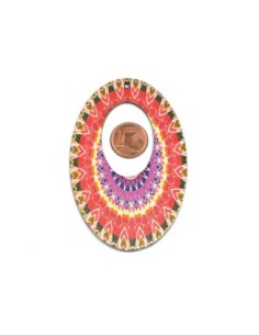 Pendentif ovale en bois style mandala ethnique multicolore rose, rouge, violet 2