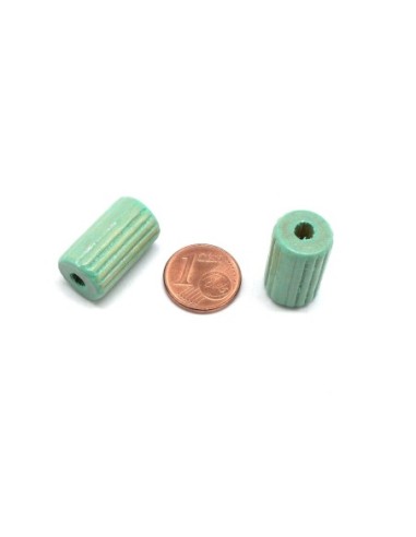 Perle en bois strié vert pâle tube de 20mm x 12mm
