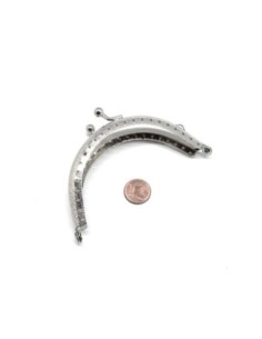 Fermoir porte monnaie en métal argenté travaillé, attache sur le côté 9cm 2