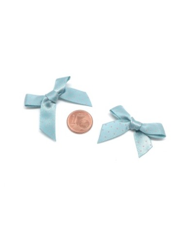 Petit noeud en ruban de 10mm satiné bleu givré à pois rose