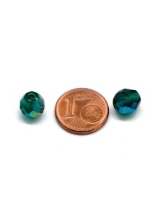 Perle à facette en verre 8mm de couleur vert émeraude irisé avec reflet 2