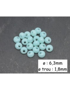 Perle ronde 6mm, trou décentré de couleur bleu pastel