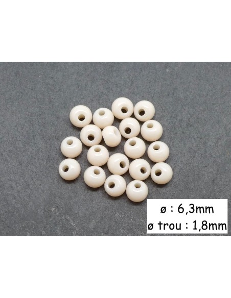Perle ronde 6mm, trou décentré, de couleur beige, crème
