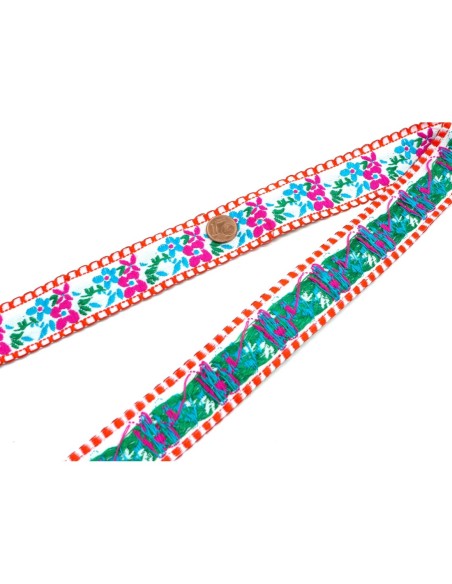 Large Ruban motif fleur rose fuchsia, bleu, vert et rouge largeur 30mm