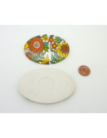 Cabochon ovale en porcelaine style vintage année 60 Cabochon ovale en porcelaine style vintage année 60