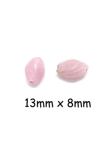 Perle en verre olive torsadé rose clair brillant 13mm x 8mm Perle en verre olive torsadé rose clair brillant 13mm x 8mm