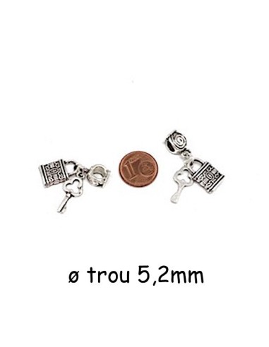Attache breloque avec clef et cadenas en métal argenté