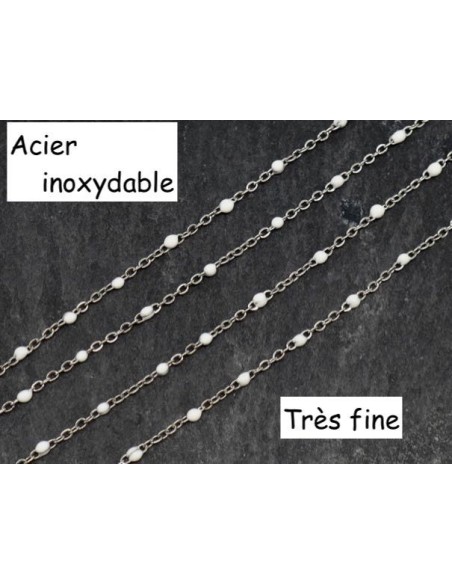 Chaîne très fine en acier inox argenté et maillon émaillé blanc