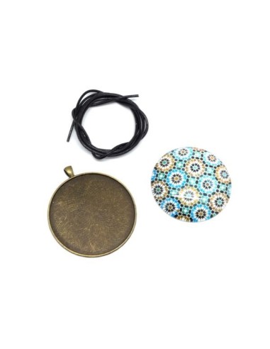 Collier avec pendentif grand cabochon rond motif fleur Azulejos