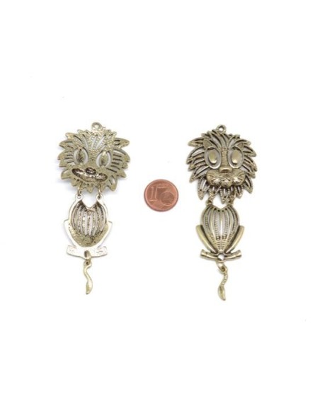 Grand Pendentif lion doré pâle en métal travaillé pas cher