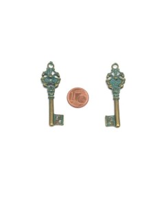 Pendentif clé vert bronze en métal patiné 2