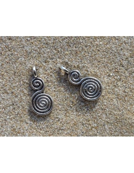 15 Breloques pendentifs spirale, réglisse en métal argenté 18mm x 8mm 15 Breloques pendentifs spirale, réglisse en métal argenté 18mm x 8mm