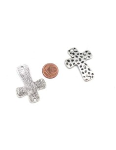 Perle connecteur croix argenté martelé en métal 2