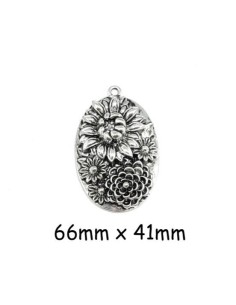 Grand pendentif  fleur en relief argenté en métal
