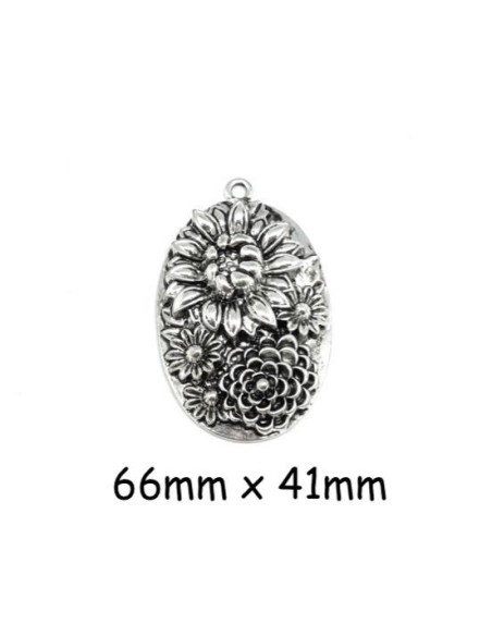 Grand pendentif  fleur en relief argenté en métal