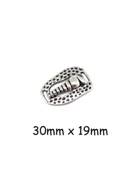 Perle connecteur coquillage en métal argenté martelé Perle connecteur coquillage en métal argenté martelé