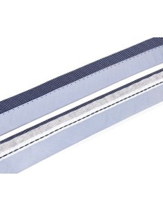 Hausse de ceinture bleu marine à pois blanc sur fond gris bleu
