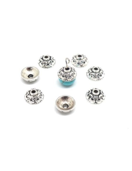 Calotte ronde en métal argenté travaillé