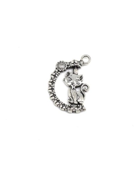 Breloque chat argenté en métal travaillé