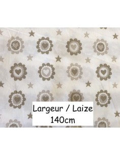 Tissu coton coeur beige sur fond écru, motif étoiles, coeur, fleur en 140 de laize
