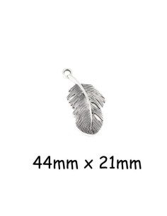 Pendentif plume en métal argenté 4cm
